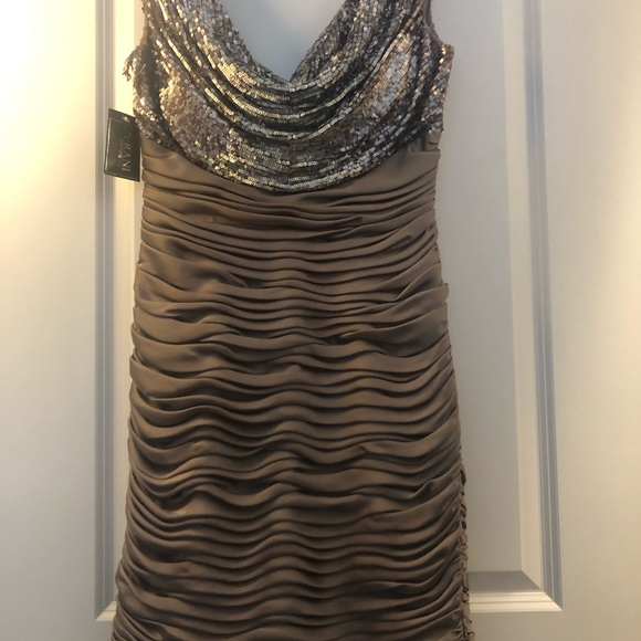 NEW!! Short formal dress - Picture 7 of 15